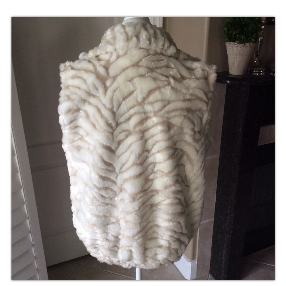 Faux Fur Vest SM/MED Zebra Tiger Print Cream Beige Full Zip Lined USA Vintage - Picture 2 of 12
